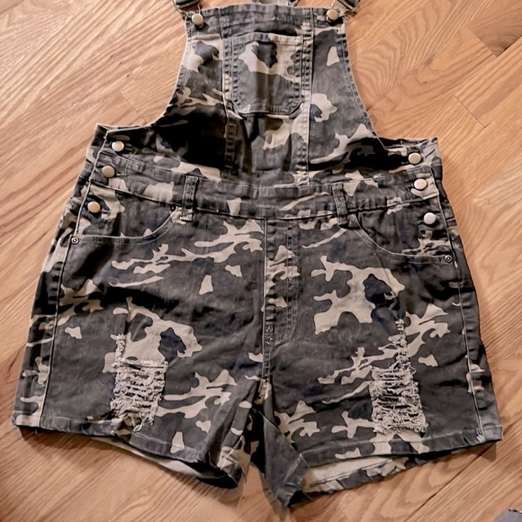 🔖 CLEARANCE🔖 GREEN CAMOUFLAGE DISTRESSED RIPPED DESTROYED JEAN OVERALL SHORTS 1X - Picture 5 of 13